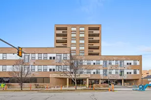880 Lee St, Des Plaines, IL 60016 - Photo 1