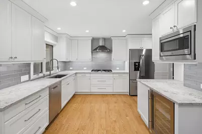 4421 W Lunt Avenue, Lincolnwood, IL 60712 - Photo 11