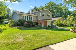 9137 W 91st Pl, Hickory Hills, IL 60457 - Photo 3
