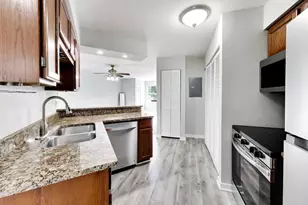 1364 E Wyndham Cir, Palatine, IL 60074 - Photo 5
