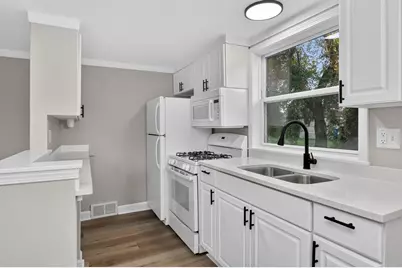 739 Austin Avenue, Aurora, IL 60505 - Photo 5