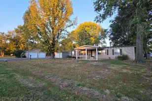 119 W Galaxy Dr, Chicago, IL 62898 - Photo 3