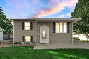 323 Karen Ave, Romeoville, IL 60446 - Photo 1