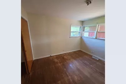 8512 Frontage Road, Morton Grove, IL 60053 - Photo 13
