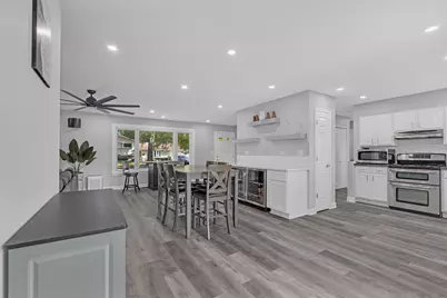 224 Redwood Avenue, Elk Grove Village, IL 60007 - Photo 9