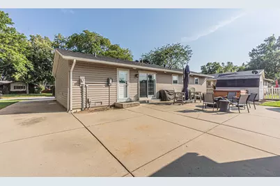 224 Redwood Avenue, Elk Grove Village, IL 60007 - Photo 25