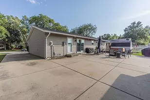 224 Redwood Ave, Elk Grove Village, IL 60007 - Photo 19