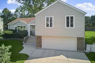 219 Lynbrook Dr, Bloomingdale, IL 60108 - Photo 1