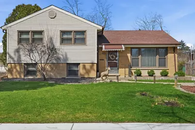1506 W Palm Drive, Mount Prospect, IL 60056 - Photo 1