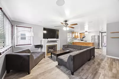 124 S Commonwealth Avenue, Elgin, IL 60123 - Photo 3