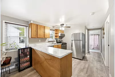 124 S Commonwealth Avenue, Elgin, IL 60123 - Photo 5