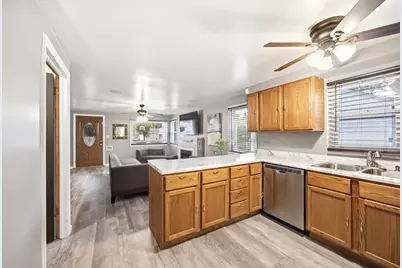 124 S Commonwealth Avenue, Elgin, IL 60123 - Photo 7