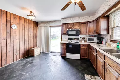 205 N Green Street, Carpentersville, IL 60110 - Photo 9
