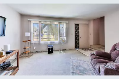 205 N Green Street, Carpentersville, IL 60110 - Photo 5