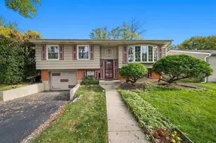 1032 Valley Stream Dr, Wheeling, IL 60090 - Photo 1
