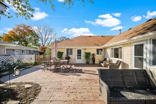 1027 Country Club Ln, Schaumburg, IL 60193 - Photo 15