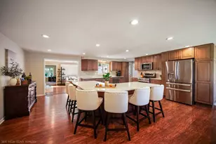 1027 Country Club Ln, Schaumburg, IL 60193 - Photo 3