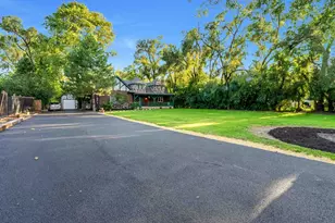7555 W 105th St, Palos Hills, IL 60465 - Photo 3