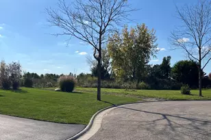 11 Wintergreen Ct, Algonquin, IL 60102 - Photo 1