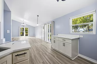 122 Caddy Avenue, Carpentersville, IL 60110 - Photo 5
