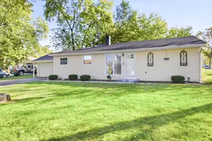 122 Caddy Ave, Carpentersville, IL 60110 - Photo 1