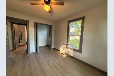 615 W Sherman Avenue, Pontiac, IL 61764 - Photo 7