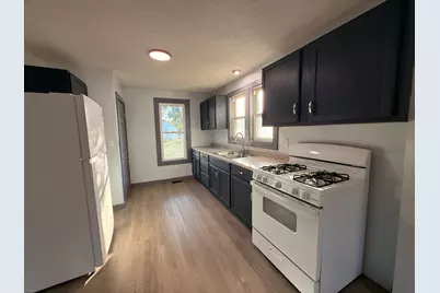 615 W Sherman Avenue, Pontiac, IL 61764 - Photo 3