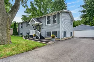 1521 Surrey Rd, Batavia, IL 60510 - Photo 1