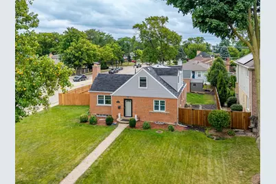 301 W Lonnquist Boulevard, Mount Prospect, IL 60056 - Photo 1