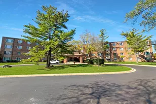 1500 Robin Cir, Hoffman Estates, IL 60169 - Photo 1