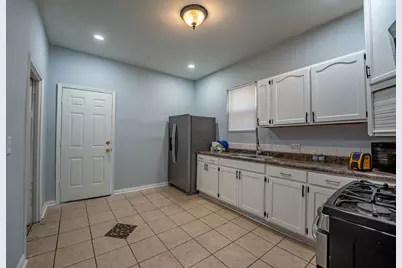 4247 W Crystal Avenue, Chicago, IL 60651 - Photo 9