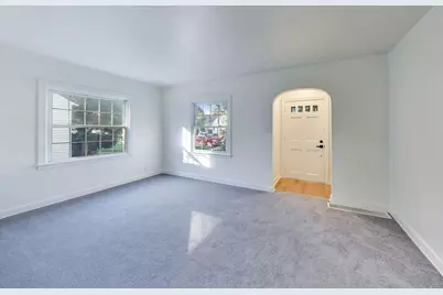 225 S Aldine Avenue, Elgin, IL 60123 - Photo 5
