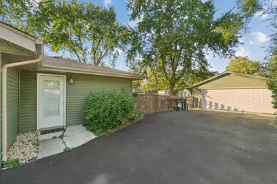 530 Maywood Lane, Hoffman Estates, IL 60169 - Photo 19