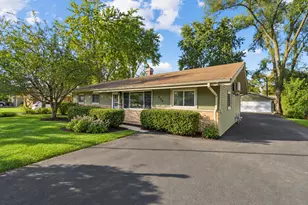 530 Maywood Ln, Hoffman Estates, IL 60169 - Photo 1