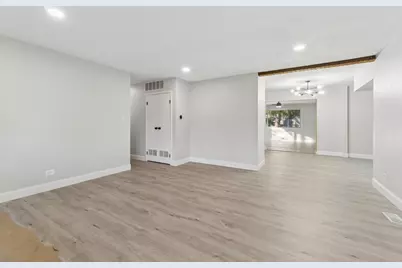 530 Maywood Lane, Hoffman Estates, IL 60169 - Photo 3