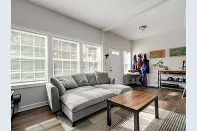 4642 W Warwick Avenue, Chicago, IL 60641 - Photo 3