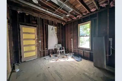 7829 S Marquette Avenue, Chicago, IL 60649 - Photo 9