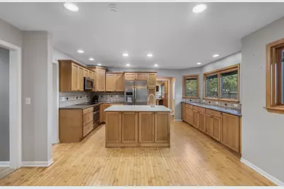 697 Fox Hollow, Dekalb, IL 60115 - Photo 13