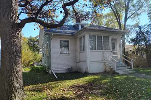 1323 N Linden Ave, Waukegan, IL 60085 - Photo 1