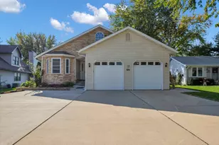674 Candlewick Dr, Poplar Grove, IL 61065 - Photo 1
