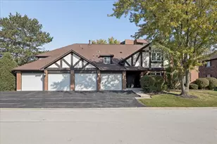 31 Algonquin Dr, Indian Head Park, IL 60525 - Photo 1