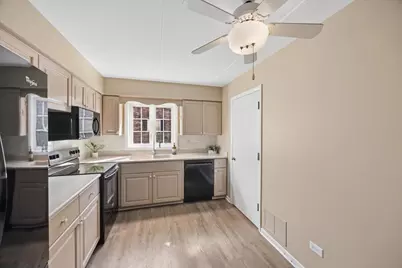 31 Algonquin Drive #2, Indian Head Park, IL 60525 - Photo 9