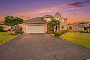 631 Vanderbilt Dr, New Lenox, IL 60451 - Photo 1