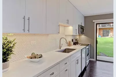 6212 N Lakepark Lane #A, Willowbrook, IL 60527 - Photo 7