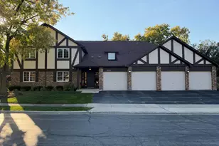 6212 N Lakepark Ln, Willowbrook, IL 60527 - Photo 1