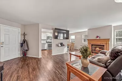 75 Larch Court #B, Schaumburg, IL 60193 - Photo 3