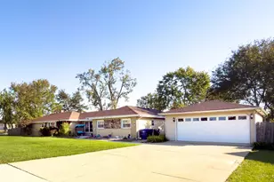 8501 S 82nd Ct, Hickory Hills, IL 60457 - Photo 1