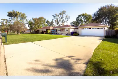8501 S 82nd Court, Hickory Hills, IL 60457 - Photo 5