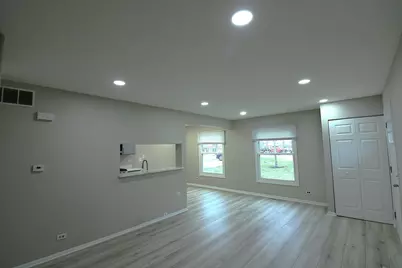 360 Farmingdale Circle #360, Vernon Hills, IL 60061 - Photo 3