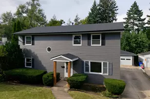 829 E Evergreen St, Wheaton, IL 60187 - Photo 1